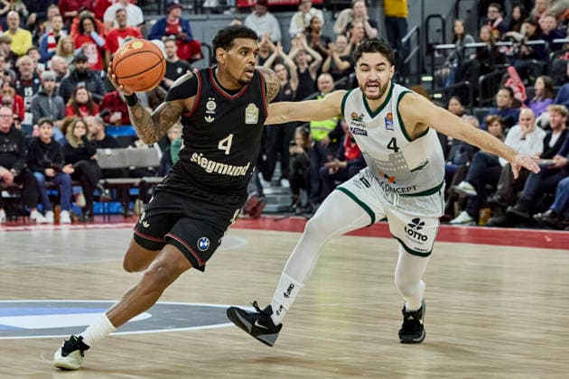 German Basketball Bundesliga BBL , FC Bayern Munich Basketball vs VET CONCEPT GLADIATORS TRIER, Munich FC Bayern Basketball, TRIER VET CONCEPT GLADIATORS, 2025 12 28 in Munich SAP Garden RATHAN MAYES Xavier FC Bayern Basketball SG Nr4 FCBB4 , GUILLOZET Clay VET CONCEPT GLADIATORS TRIER Shooting Guard SG Nr 4 TRI4 sportworld Munich SAP Garden Bayern Germany