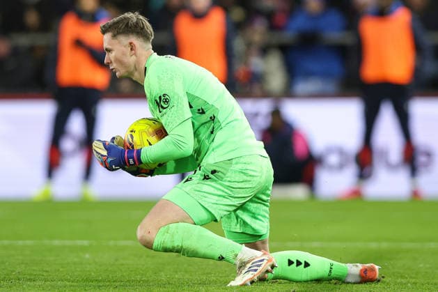 28th December 2025; Selhurst Park, Selhurst, London, England; Premier League Football, Crystal Palace versus Tottenham Hotspur; Dean Henderson of Crystal Palace makes a save  IanxStephen