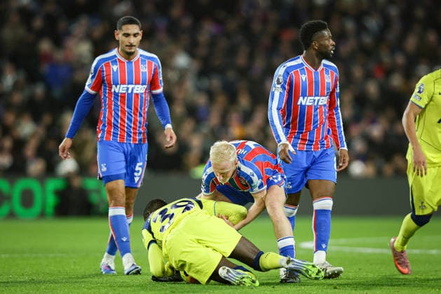 28th December 2025; Selhurst Park, Selhurst, London, England; Premier League Football, Crystal Palace versus Tottenham Hotspur; Will Hughes of Crystal Palace wrestles the ball from the grip of Randal Kolo Muani of Tottenham Hotspur  IanxStephen