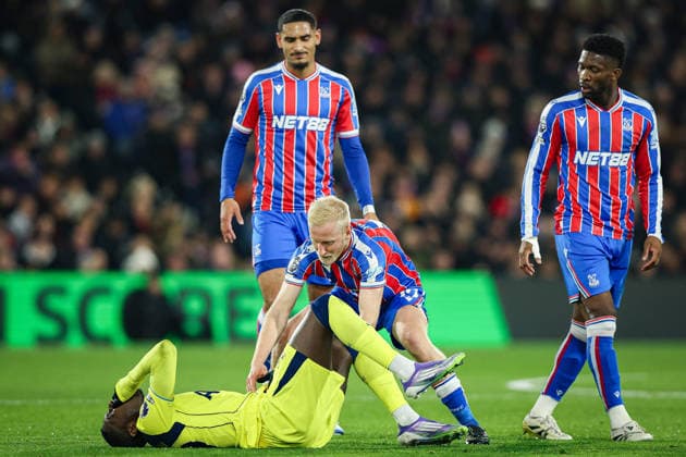 28th December 2025; Selhurst Park, Selhurst, London, England; Premier League Football, Crystal Palace versus Tottenham Hotspur; Will Hughes of Crystal Palace wrestles the ball from the grip of Randal Kolo Muani of Tottenham Hotspur who feigns a head injury  IanxStephen