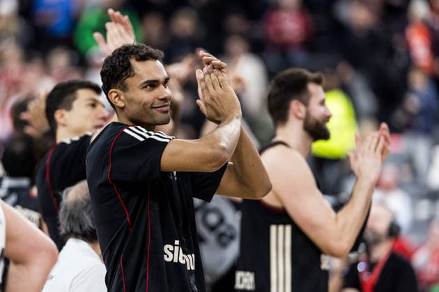 easyCredit Basketball Bundesliga FC Bayern München Vet Concept Gladiators Trier 28 12 2025 Oscar da Silva FC Bayern München, 1 applauds after the victory towards the fans easyCredit Basketball Bundesliga FC Bayern München Vet Concept Gladiators Trier, Munich, SAP Garden on 28 12 2025 Copyright: xBEAUTIFULxSPORTS Wunderlx