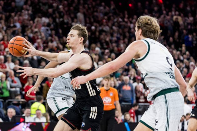 easyCredit Basketball Bundesliga FC Bayern München Vet Concept Gladiators Trier 28 12 2025 Justus Hollatz FC Bayern München, 21 on the ball easyCredit Basketball Bundesliga FC Bayern München Vet Concept Gladiators Trier, Munich, SAP Garden on 28 12 2025 Copyright: xBEAUTIFULxSPORTS Wunderlx