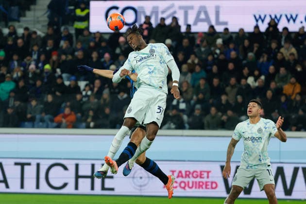 28th December 2025; Gewiss Stadium, Bergamo, Italy, Serie A Football, Atalanta versus Inter Milan; Yann Aurel Bisseck of FC Inter heads the ball away  EmanuelexPennacchio
