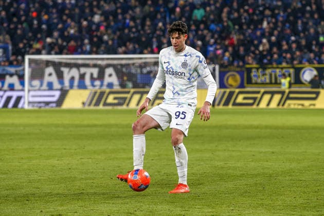 CALCIO - Serie A - Atalanta BC vs Inter - FC Internazionale Alessandro Bastoni of Inter FC play the ball during Atalanta BC vs Internazionale FC, 17Â° Serie A Enilive 2025-26 game at New Balance arena in Bergamo (BG), Italy, on Dicember 28, 2025. Bergamo Italy  Copyright: xIPAxSport ABACAx
