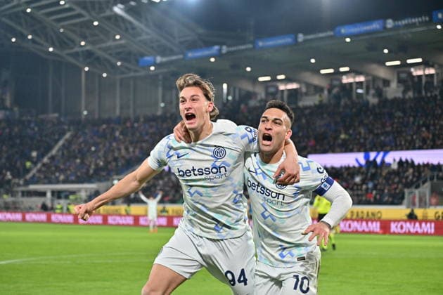 foto IPP felice de martino Bergamo 28 12 2025 campionato di calcio serie A 2025 2026 Atalanta vs Inter nella foto : esultanza gol di lautaro martinez con Francesco Pio Esposito italy ITALY  Copyright: xR4924_italyphotopressx