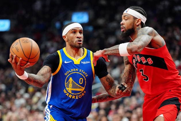 December 28, 2025, Toronto, On, CANADA: Golden State Warriors guard Gary Payton II (0) moves the ball under pressure from Toronto Raptors forward Brandon Ingram (3) during first half NBA, Basketball Herren, USA basketball action in Toronto, Sunday, Dec. 28, 2025. Canada News - December 28, 2025 - ZUMAc35_ 20251228_zaf_c35_001 Copyright: xFrankxGunnx