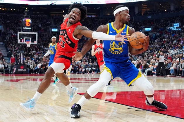 December 28, 2025, Toronto, On, CANADA: Toronto Raptors guard Jamal Shead (23) tries to strip the ball from Golden State Warriors forward Jimmy Butler III (10) during first half NBA, Basketball Herren, USA basketball action in Toronto, Sunday, Dec. 28, 2025. Canada News - December 28, 2025 - ZUMAc35_ 20251228_zaf_c35_007 Copyright: xFrankxGunnx