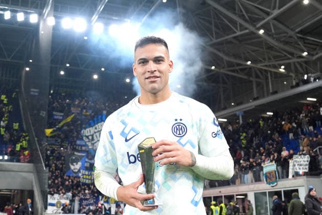 Inter Milan™s Lautaro Martinez Panini player of the match during the Serie A soccer match between Atalanta and Inter at the New Balance Stadium in Bergamo , north Italy - Sunday , December 28 , 2025. - Soccer .  Copyright: xSpada LaPressex