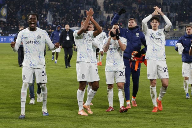 inter players celebrate the victory at the end of Atalanta BC vs Internazionale FC, 17Â° Serie A Enilive 2025-26 game at New Balance arena in Bergamo (BG), Italy, on Dicember 28, 2025.  Copyright: xDavidexCasentini IPAxSportx xipa-agency.netx xx IPA_69527469 IPA_Agency_IPA69527469
