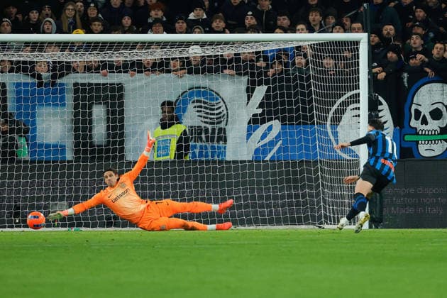 Foto IPP Emanuele Pennacchio Bergamo 28 12 2025 Campionato Calcio Serie A 2025-2026 Atalanta BC - FC Inter Nella foto Lazar Samardzic of Atalanta BC shoots at goal italyphotopress world copyright Bergamo italy Italia ITALY  Copyright: xR4924_italyphotopressx