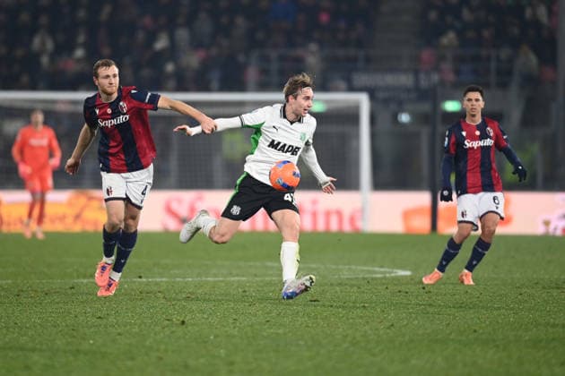 Thorstvedt Kristian (Sassuolo) in action during Bologna FC vs US Sassuolo, Italian soccer Serie A match in Bologna, Italy, December 28 2025  Copyright: xGianlucaxRicci IPAxSportx xipa-agency.netx xx IPA_69527844 IPA_Agency_IPA69527844