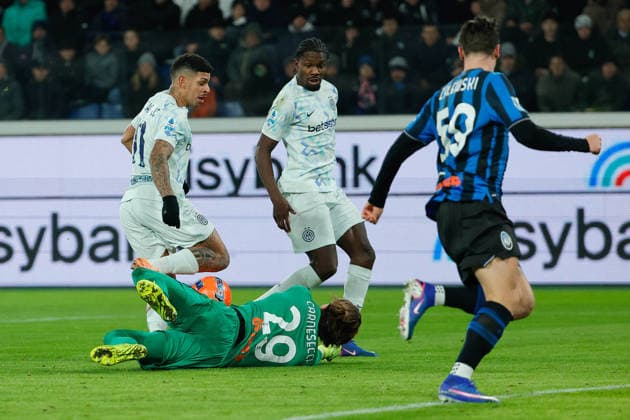 CALCIO - Serie A - Atalanta BC vs Inter - FC Internazionale Marco Carnesecchi of Atalanta BC during the match of 17th day of the Serie A Championship between Atalanta BC - FC Inter at the New Balance Stadium on 28 December 2025 in Bergamo, BG. during Atalanta BC vs Inter - FC Internazionale, Italian soccer Serie A match in Bergamo, Italy, December 28 2025 Bergamo Italy  Copyright: xIPAxSport ABACAx