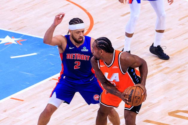 December 28, 2025, Inglewood, California, USA: Kawhi Leonard 2 of the Los Angeles Clippers is guarded by Cade Cunningham 2 of the Detroit Pistons during their 2025 NBA, Basketball Herren, USA regular season game on Sunday December 28, 2025 at Intuit Dome Arena in Inglewood, California. JAVIER ROJAS PI Inglewood USA - ZUMAp124 20251228_zaa_p124_006 Copyright: xJavierxRojasx
