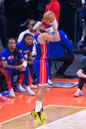 December 28, 2025, Inglewood, California, USA: Cade Cunningham 2 of the Detroit Pistons puts up a shot during their 2025 NBA, Basketball Herren, USA regular season game against the Los Angeles Clippers on Sunday December 28, 2025 at Intuit Dome Arena in Inglewood, California. JAVIER ROJAS PI Inglewood USA - ZUMAp124 20251228_zaa_p124_007 Copyright: xJavierxRojasx