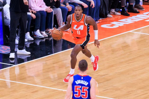 December 28, 2025, Inglewood, California, USA: Kris Dunn 8 of the Los Angeles Clippers during their 2025 NBA, Basketball Herren, USA regular season game against the Detroit Pistons on Sunday December 28, 2025 at Intuit Dome Arena in Inglewood, California. JAVIER ROJAS PI Inglewood USA - ZUMAp124 20251228_zaa_p124_009 Copyright: xJavierxRojasx
