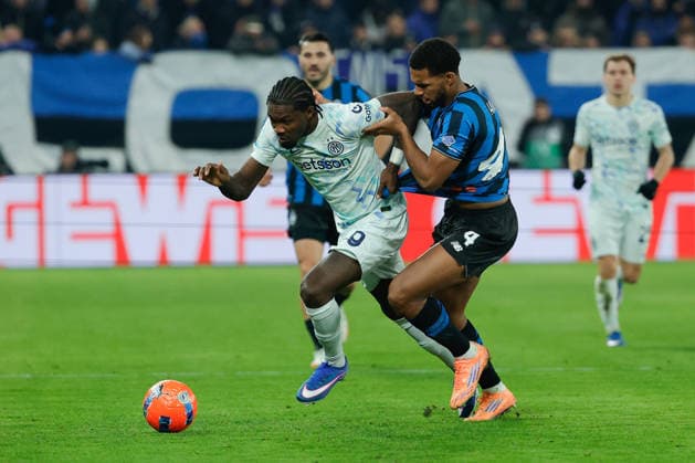 Italian Serie A soccer match Atalanta BC vs FC Inter Marcus Thuram of FC Inter, Isak Hien of Atalanta BC during the Italian Serie A soccer match Atalanta BC vs FC Inter at New Balance Arena. Final score Atalanta BC 0:1 FC Inter Bergamo Italy Copyright: xEmanuelexPennacchiox xSOPAxImagesx _PR18356