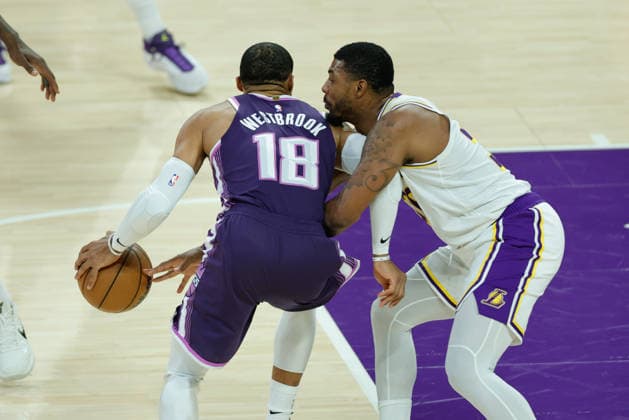LOS ANGELES, CA - DECEMBER 28: Los Angeles Lakers guard Marcus Smart (36) tips ball on Sacramento Kings guard Russell Westbrook (18) during the Sacramento Kings vs Los Angeles Lakers NBA, Basketball Herren, USA game on December 28, 2025, at Crypto.com Arena in Los Angeles, CA. (Photo by Jevone Moore Icon Sportswire) NBA: DEC 28 Sacramento Kings at Los Angeles Lakers EDITORIAL USE ONLY Icon20251228003
