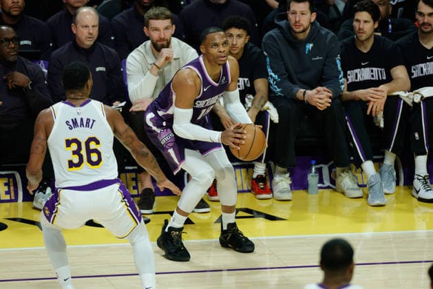 LOS ANGELES, CA - DECEMBER 28: Sacramento Kings guard Russell Westbrook (18) looks to shoot during the Sacramento Kings vs Los Angeles Lakers NBA, Basketball Herren, USA game on December 28, 2025, at Crypto.com Arena in Los Angeles, CA. (Photo by Jevone Moore Icon Sportswire) NBA: DEC 28 Sacramento Kings at Los Angeles Lakers EDITORIAL USE ONLY Icon20251228018