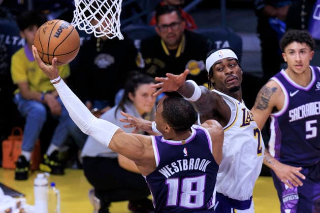 December 28, 2025, Los Angeles, California, USA: Jarred Vanderbilt 2 of the Los Angeles Lakers blocks a lay in from Russell Westbrook 18 of the Sacramento Kings during their regular season NBA, Basketball Herren, USA game on Sunday December 28, 2025 at Crypto.com Arena in Los Angeles, California. Lakers defeat Kings, 125-101. ARIANA RUIZ PI Los Angeles USA - ZUMAp124 20251228_zaa_p124_038 Copyright: xArianaxRuizx
