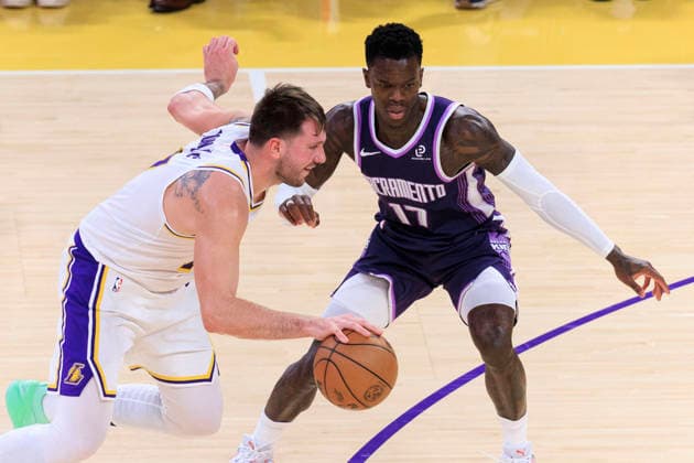 December 28, 2025, Los Angeles, California, USA: Luka Doncic 77 of the Los Angeles Lakers passes by Dennis Schroder 17 of the Sacramento Kings during their regular season NBA, Basketball Herren, USA game on Sunday December 28, 2025 at Crypto.com Arena in Los Angeles, California. Lakers defeat Kings, 125-101. ARIANA RUIZ PI Los Angeles USA - ZUMAp124 20251228_zaa_p124_044 Copyright: xArianaxRuizx