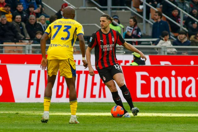AC Milan v Hellas Verona FC - Serie A mi1 2 plays the ball during the AC Milan vs Hellas Verona FC, 17th Serie A Enilive 2025-26 game at Giuseppe Meazza - San Siro stadium in Milano, Italy, on December 28, 2025. Milano Italy  Copyright: xDavidexCasentinix originalFilename:casentini-acmilanv251228_np4Yg.jpg