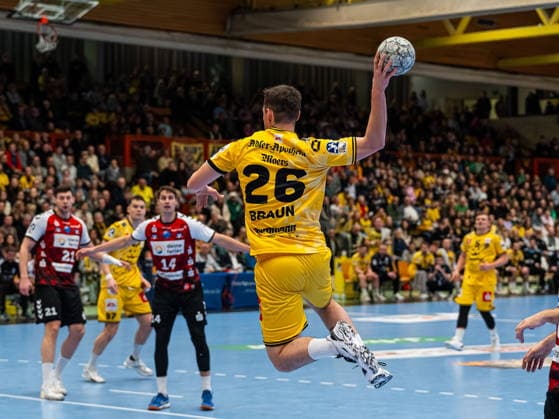 Nick Braun (HSG Krefeld Niederrhein, 26) beim Torwurf HSG Krefeld Niederrhein vs. HSG Nordhorn-Lingen, Handball, 2. Bundesliga, 17. Spieltag, Saison 2025 2026, 28.12.2025 HSG Krefeld Niederrhein vs. HSG Nordhorn-Lingen, Handball, 2. Bundesliga, 17. Spieltag, Saison 2025 2026, 28.12.2025 Krefeld Copyright: xEibner-Pressefoto DamianxKruczynx EP_DKI