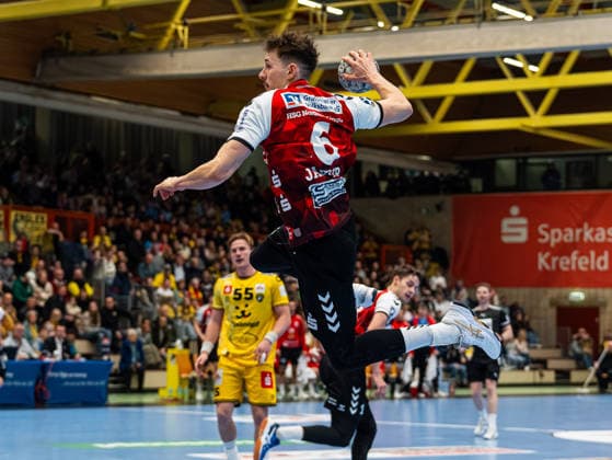 Maximilian Jaeger (HSG Nordhorn Lingen, 06) beim Sprungwurf HSG Krefeld Niederrhein vs. HSG Nordhorn-Lingen, Handball, 2. Bundesliga, 17. Spieltag, Saison 2025 2026, 28.12.2025 HSG Krefeld Niederrhein vs. HSG Nordhorn-Lingen, Handball, 2. Bundesliga, 17. Spieltag, Saison 2025 2026, 28.12.2025 Krefeld Copyright: xEibner-Pressefoto DamianxKruczynx EP_DKI