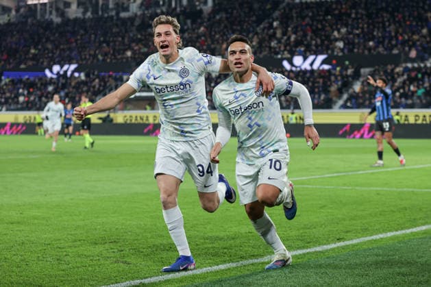 Atalanta v Inter Milan, Serie A football, Bergamo, Italy Bergamo, Italy. 28th, December 2025. Lautaro Martinez (10) of Inter Milan scores for 0-1 and celebrates with Francesco Pio Esposito (94) during the Serie A match between Atalanta and Inter Milan at New Balance Stadium in Bergamo. Italy, Bergamo  Copyright: xGonzalesxPhoto StefanoxNicolix