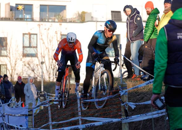 28 12 2025 Cycling Darmstadt cyclo-cross race at the velodrome here race juniors U19 and elite men here left Raphael Kockelmann Luxembourg right start number 20 cyclo-cross world champion Sascha Starker SSG Bensheim Darmstadt Hesse Germany