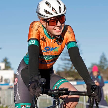 28 12 2025 Cycling Darmstadt Cyclo Cross race at the cycling track in preparation for the DM German Championships in Bensheim 10 11 1 202 here happy as winner at the finish Youth U17w start number 319 Lotte Brewi RV Queidersbach Darmstadt Hesse Germany