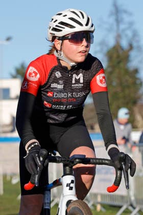 28 12 2025 Cycling Darmstadt Cyclo Cross race at the cycling track in preparation for the DM German Championships in Bensheim 10 11 1 202 here Winner Junior U19w at the finish line Start number 157 Zoe Zwanzig Mainzer RSV Darmstadt Hessen Germany