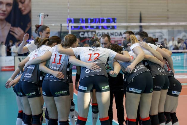 DSC Spielerinnen im Mannschaftskreis vor dem Spiel