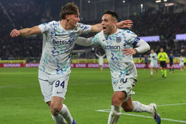 Atalanta BC vs FC Inter Italy, Bergamo, 2025 12 28: Pio Esposito, Lautaro Martinez (FC Inter) scores and celebrates the 1-0 goal at 65 during soccer game Atalanta BC vs FC Inter, Serie A EniLive 2025-2026 day 17 New Balance Arena Bergamo Lombardy Italy Copyright: xFabrizioxAndreaxBertanix