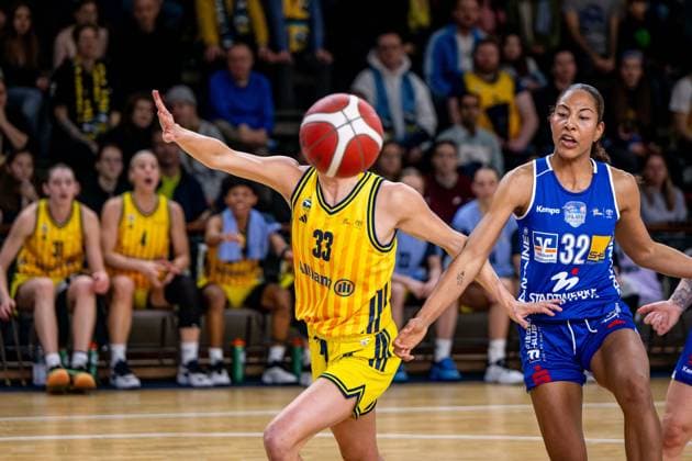 Basketball Berlin 28 12 2025 Season 2025 2026 DBBL 1 Bundesliga Alba Berlin BC Pharmaserv Marburg Emily Kiser Alba, No 33 Lia Kentzler Marburg, No 32