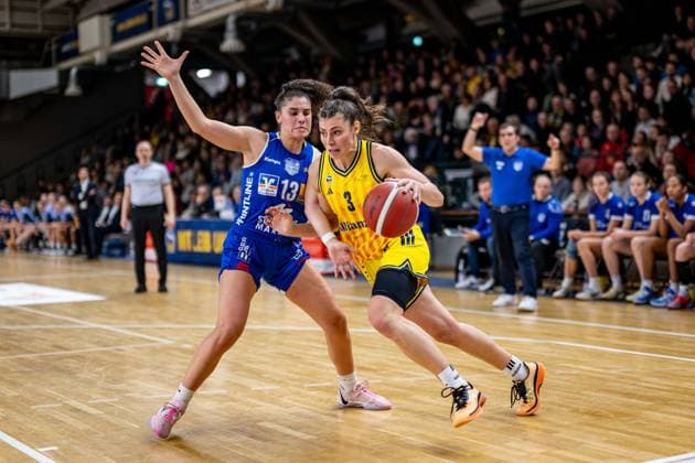 Basketball Berlin 28 12 2025 Season 2025 2026 DBBL 1 Bundesliga Alba Berlin BC Pharmaserv Marburg Theresa Simon Alba, No 03 Sara Guerreiro Marburg, No 13