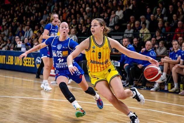 Basketball Berlin 28 12 2025 Season 2025 2026 DBBL 1 Bundesliga Alba Berlin BC Pharmaserv Marburg Jo Raflo Alba, No 09 Caitlyn Jones Marburg, No 25