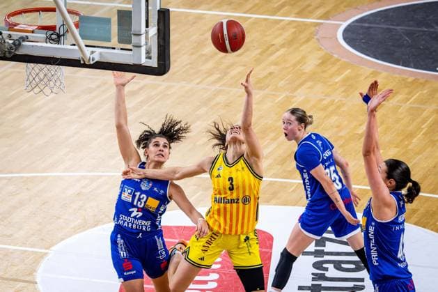 Basketball Berlin 28 12 2025 Season 2025 2026 DBBL 1 Bundesliga Alba Berlin BC Pharmaserv Marburg Theresa Simon Alba, No 03 Sara Guerreiro Marburg, No 13 Caitlyn Jones Marburg, No 25 Mia Heide Marburg, No 42