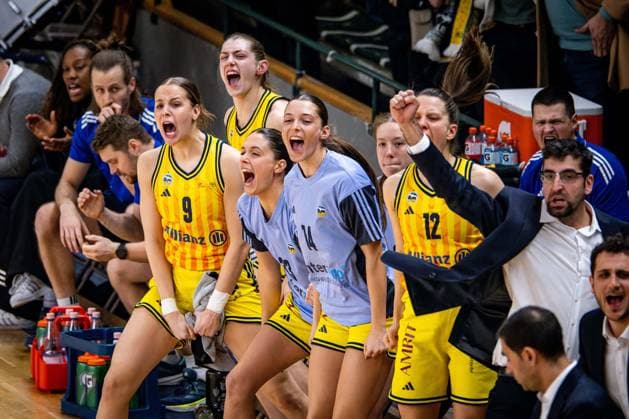 Basketball Berlin 28 12 2025 Season 2025 2026 DBBL 1 Bundesliga Alba Berlin BC Pharmaserv Marburg Jubel Alba Jo Raflo Alba, No 09 Abby Muse Alba, No 31 Emily Kiser Alba, No 33 Greta Scholle Alba, No 14 Lena Gohlisch Alba, No 12 and others