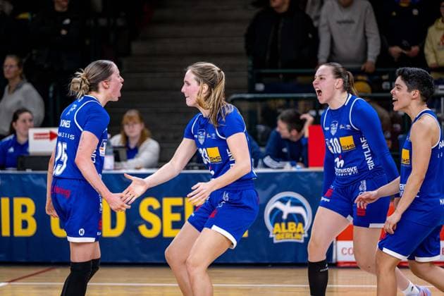 Basketball Berlin 28 12 2025 Season 2025 2026 DBBL 1 Bundesliga Alba Berlin BC Pharmaserv Marburg Jubel Marburg Caitlyn Jones Marburg, No 25 Greta Kampschroeder Marburg, No 33 Lucy Michel Marburg, No 10 Ana Raimundo Marburg, No 06