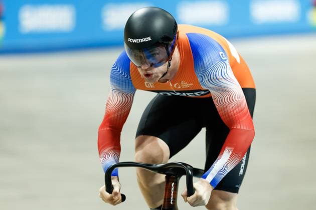 APELDOORN - Harrie Lavreysen in action in the 250-meter standing start during the final day of the Dutch Track cycling, Rad, Radsport, Bahnrad, Bahn Championships at Omnisport Apeldoorn. ANP VINCENT JANNINK xVIxANPxSportx xxANPxIVx 545944094 originalFilename: 545944094.jpg