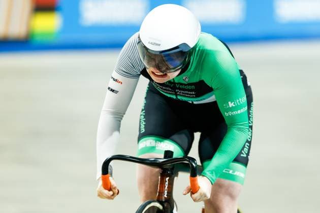 APELDOORN - Steffie van der Peet in action in the 250-meter standing start during the final day of the Dutch Track cycling, Rad, Radsport, Bahnrad, Bahn Championships at Omnisport Apeldoorn. ANP VINCENT JANNINK xVIxANPxSportx xxANPxIVx 545944396 originalFilename: 545944396.jpg