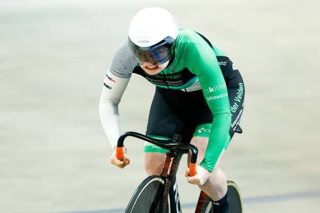 APELDOORN - Steffie van der Peet in action in the 250-meter standing start during the final day of the Dutch Track cycling, Rad, Radsport, Bahnrad, Bahn Championships at Omnisport Apeldoorn. ANP VINCENT JANNINK xVIxANPxSportx xxANPxIVx 545944400 originalFilename: 545944400.jpg