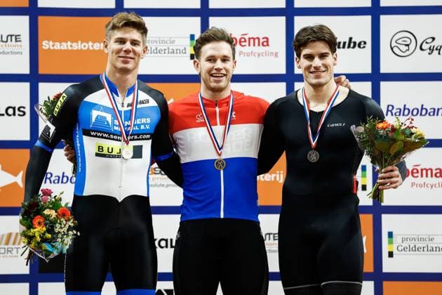APELDOORN - Winner Harrie Lavreysen among Niek Kimmann (L) (second) and Loris Lenema (third) during the 250-meter standing start ceremony on the final day of the Dutch Track cycling, Rad, Radsport, Bahnrad, Bahn Championships at Omnisport Apeldoorn. ANP VINCENT JANNINK xVIxANPxSportx xxANPxIVx 545946755 originalFilename: 545946755.jpg