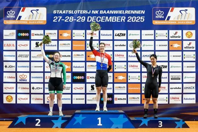 APELDOORN - Winner Kimberly Kalee stands among Steffie van der Peet (L) (second) and Yiran van t Oosten (third) during the 250-meter standing start ceremony on the final day of the Dutch Track cycling, Rad, Radsport, Bahnrad, Bahn Championships at Omnisport Apeldoorn. ANP VINCENT JANNINK xVIxANPxSportx xxANPxIVx 545946952 originalFilename: 545946952.jpg
