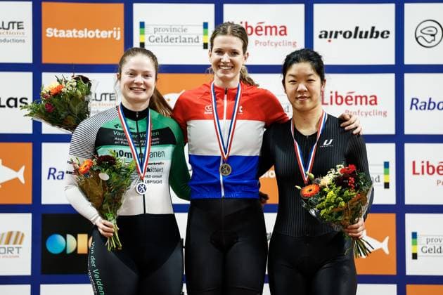 APELDOORN - Winner Kimberly Kalee stands among Steffie van der Peet (L) (second) and Yiran van t Oosten (third) during the 250-meter standing start ceremony on the final day of the Dutch Track cycling, Rad, Radsport, Bahnrad, Bahn Championships at Omnisport Apeldoorn. ANP VINCENT JANNINK xVIxANPxSportx xxANPxIVx 545946956 originalFilename: 545946956.jpg