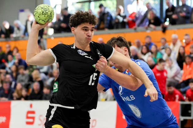 Leo Nowak Germany and Tjas Erculj Slovenia battle for the ball, Merzig Cup semi-final, Germany vs Slovenia, Thiels Park Sporthalle on December 29, 2025 in Merzig, Germany Photo by Marco Steinbrenner DeFodi Images Leo Nowak Germany and Tjas Erculj Slovenia battle for the ball, Merzig Cup semi-final, Germany vs Slovenia, Thiels Park Sporthalle, December 29, 2025 in Merzig, Germany Photo by Marco Steinbrenner DeFodi Images