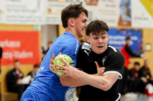 Tjas Erculj Slovenia and Tim Bennet Thielicke Germany battle for the ball, Merzig Cup semi-final, Germany vs Slovenia, Thiels Park Sporthalle on December 29, 2025 in Merzig, Germany Photo by Marco Steinbrenner DeFodi Images Tjas Erculj Slovenia and Tim Bennet Thielicke Germany battle for the ball, Merzig Cup semi-final, Germany vs Slovenia, Thiels Park Sporthalle, December 29, 2025 in Merzig, Germany Photo by Marco Steinbrenner DeFodi Images