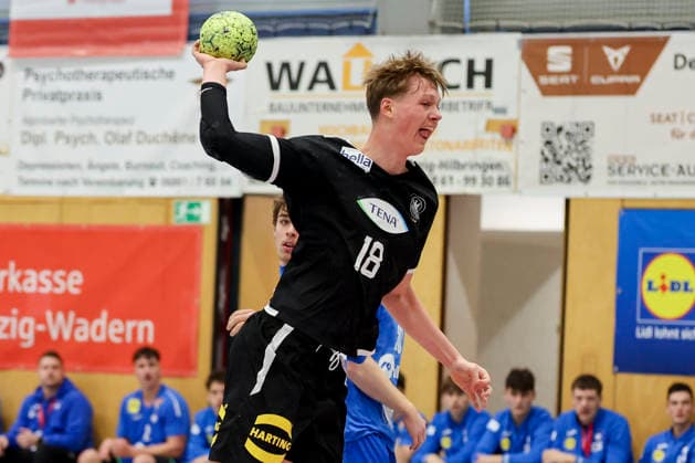 Moritz Detlefsen Germany controls the ball, Merzig Cup semi-final, Germany vs Slovenia, Thiels Park Sporthalle, December 29, 2025 in Merzig, Germany Photo by Marco Steinbrenner DeFodi Images Moritz Detlefsen Germany controls the ball, Merzig Cup semi-final, Germany vs Slovenia, Thiels Park Sporthalle, December 29, 2025 in Merzig, Germany Photo by Marco Steinbrenner DeFodi Images