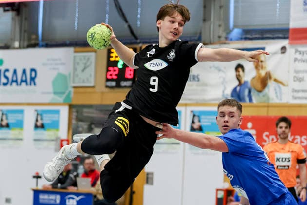 Jasper Anschuetz Germany and Rok Blagus Slovenia battle for the ball, Merzig Cup semi-final, Germany vs Slovenia, Thiels Park Sporthalle on December 29, 2025 in Merzig, Germany Photo by Marco Steinbrenner DeFodi Images Jasper Anschuetz Germany and Rok Blagus Slovenia battle for the ball, Merzig Cup semi-final, Germany vs Slovenia, Thiels Park Sporthalle, December 29, 2025 in Merzig, Germany Photo by Marco Steinbrenner DeFodi Images