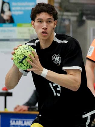 Elvis Ernesto Kretzschmar Germany controls the ball, Merzig Cup semi-final, Germany vs Slovenia, Thiels Park Sporthalle on December 29, 2025 in Merzig, Germany Photo by Marco Steinbrenner DeFodi Images Elvis Ernesto Kretzschmar Germany controls the ball, Merzig Cup semi-final, Germany vs Slovenia, Thiels Park Sporthalle, December 29, 2025 in Merzig, Germany Photo by Marco Steinbrenner DeFodi Images
